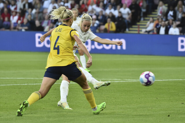 Beth Mead fires England into the lead on a famous night for the Lionesses