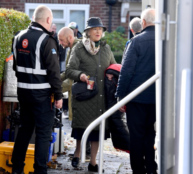 Pics Paul Cousans/Mark Campbell.Zenpix Ltd/Mcpix Ltd.Coronation Street.EXCL.. Embargoed till 18.00pm today.Maureen Lipman was back on the set of Corrine today closely guarded by Security ..Maureen playing Evelyn) was trying to keep eye on a cagey suspect who it is thought has been mistreating dogs