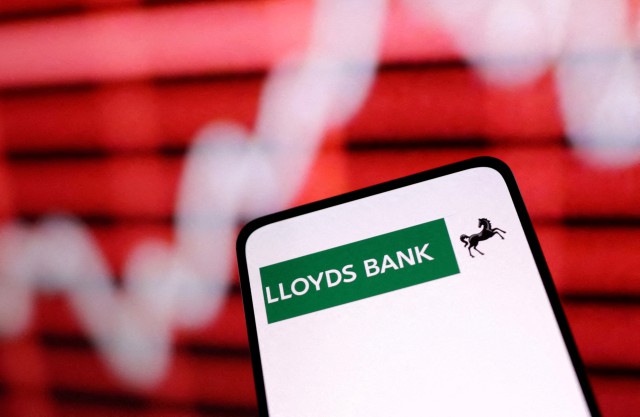 Lloyds Bank to Scrap Mobile Banking Vans, Leaving Thousands of ...